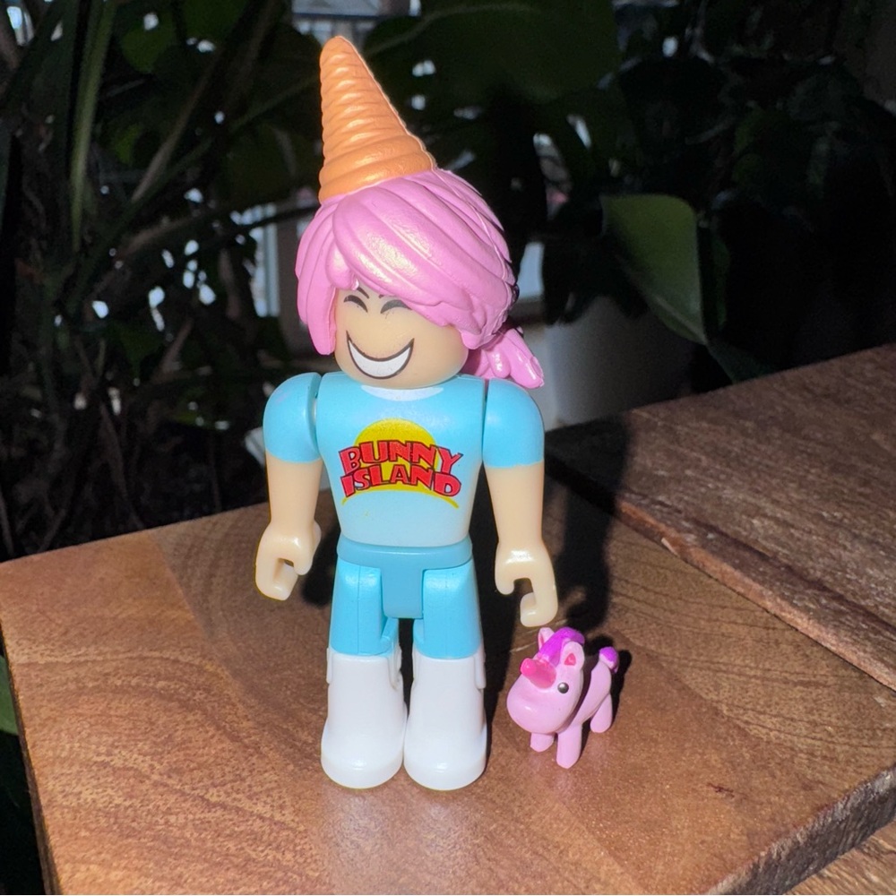 Roblox Celebrity Collection Series 2 Bunny Island Visitor action figure.